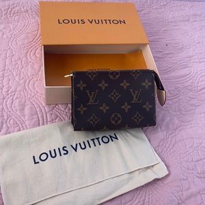 Authentic Louis Vuitton Toiletry 15